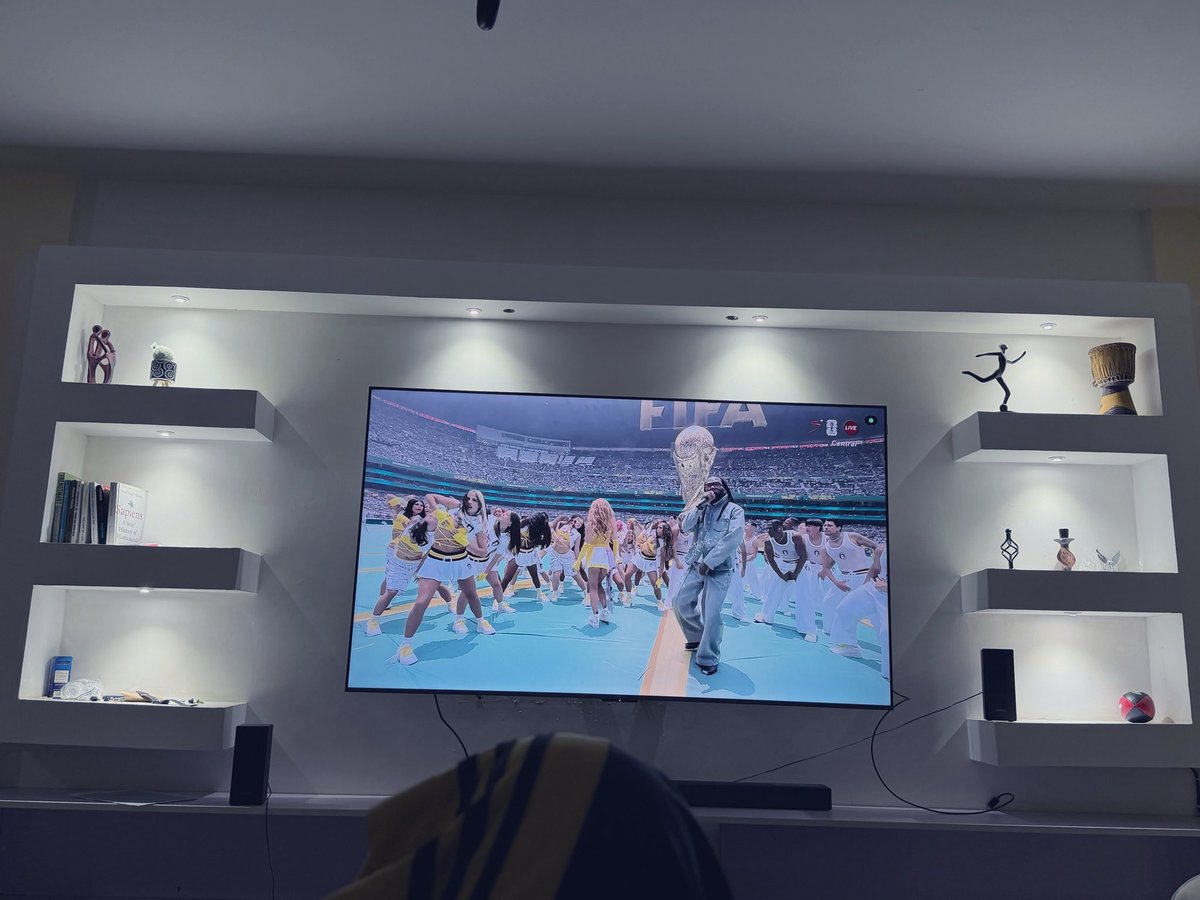 Kenouma's tweet photo. I am watching Burna Boy perform in this huge world stage and I think very few people are working hard enough.

You can actually just conquer the world if you want to.
Just do ordinary things but add a spatulaful of extra.
Don’t search for extraordinary things! https://t.co/6VQ3CQivYI
