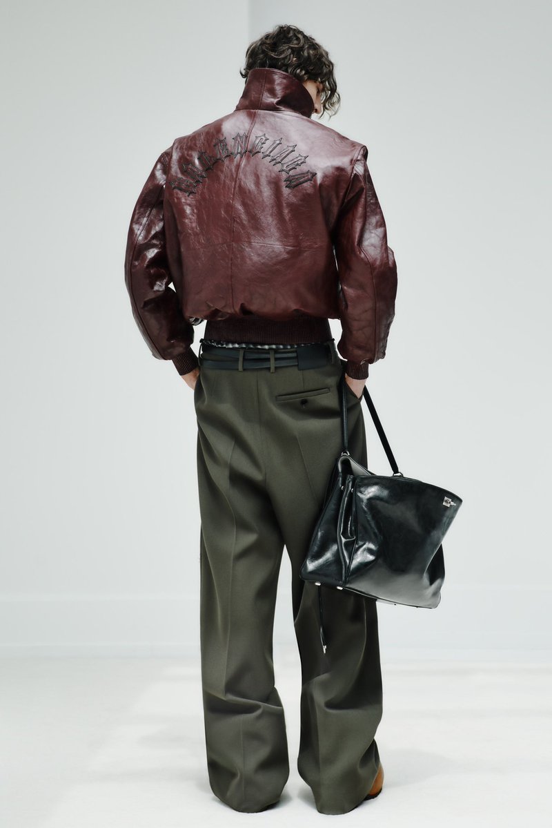 Saintg0r's tweet photo. Balenciaga https://t.co/kY00TEX66D