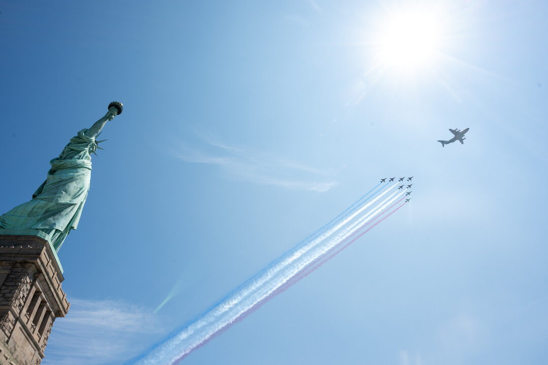 CEMA_FR's tweet photo. À quelques minutes du coup d’envoi du Mondial 2026 de football sur le continent américain, tandis que la @PAFofficiel participe aux célébrations des 250 ans de l’Indépendance 🇺🇸, nous avons tout pour porter haut nos couleurs 🇫🇷, en équipe #allezlesbleus ⚽️ https://t.co/dsUPpnVnt5