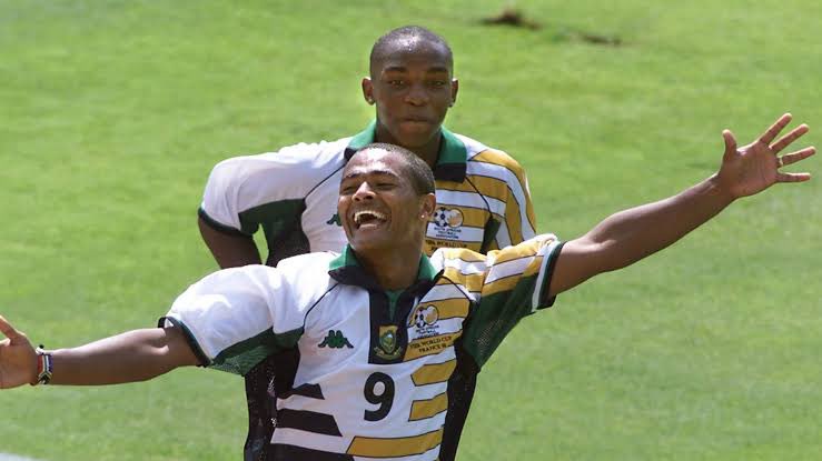 kay_mahapa's tweet photo. 2 coloured strikers up top for South Africa. Football heritage. https://t.co/EYyeinNeLc