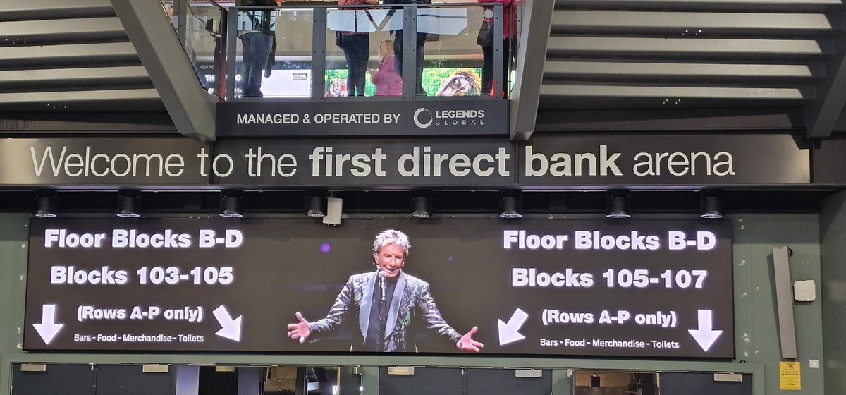 FryGloria's tweet photo. @barrymanilow Mee!! Absolutely love this song. Wishing you and your band another amazing show at the First Direct Arena in Leeds tonight. I'll be there, singing &amp; dancing in the aisles with everyone. Have fun with everyone Barry 🎶🕺🎶🎉 https://t.co/wyacGJF6QQ