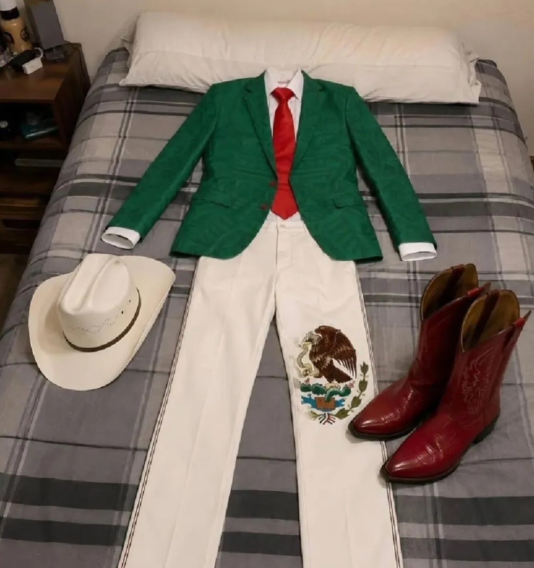 ie_Mooh's tweet photo. Guess the country tyat dress like this https://t.co/exRCUJxT7f