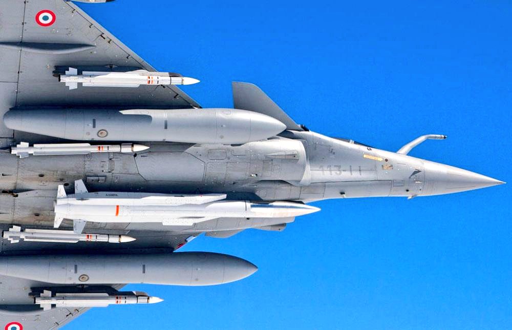 Tom_Antonov's tweet photo. France has officially launched development of the ASN4G, MBDA’s next-generation nuclear air-launched missile. Designed for the Rafale F5, ASN4G is expected to use a scramjet-powered hypersonic propulsion system, reach Mach 6–7+, fly beyond 1,000 km, and combine extreme speed, maneuverability and low observability to penetrate advanced air and missile defenses. It will replace the ASMP-A.
https://t.co/7Bj3iqjDEI
