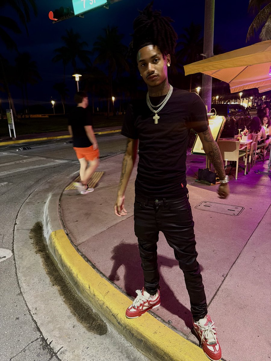 teejaywyoo's tweet photo. Went to mia for the 1st time 🌴 https://t.co/2E9qvV9o3X