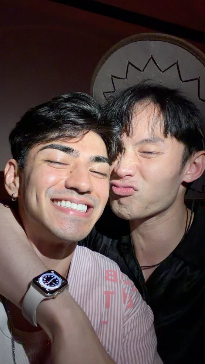 TodtimeJesse's tweet photo. Time's IG Story
Friends Reunited ❤
#timeobnithi #lovex
@obnithik_ @matoom_efm https://t.co/h3F1h0Y2AB