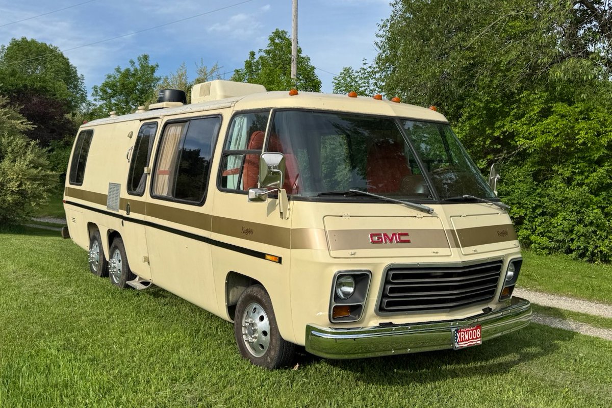 Bringatrailer's tweet photo. Now live at BaT Auctions: Olds 455-Powered 1977 GMC Kingsley 26’ Motorhome. https://t.co/cBj2ANvpnd https://t.co/l1FKy5Na8y