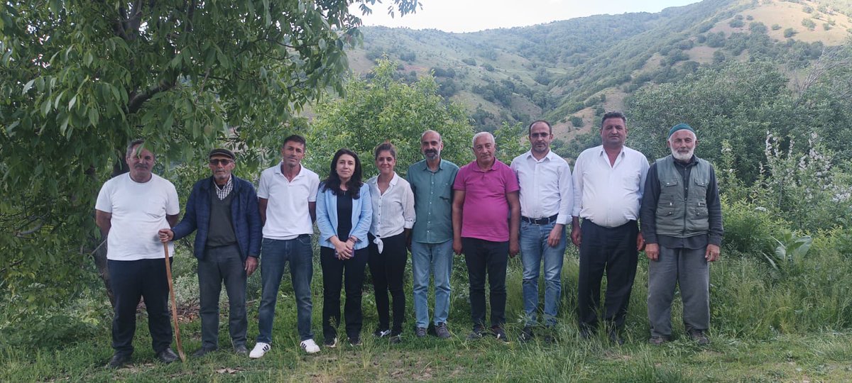 kulpbelediyesi's tweet photo. Eşbaşkanımız Fatma Ay İle Meclis Üyeleri Alaca mahallesine bağlı Pirêş sokağını ziyaret edip yurttaşların talep ve önerilerini dinledi.

Hevşaredara me Fatma Ay û Endamên Meclîsê serdana kuça Pirêşê ku giridayê  taxa Nedera kirin û guh dan daxwaz û pêşniyarên welatiyan.

@Fatmaaypasur l @Vet_Muratipek