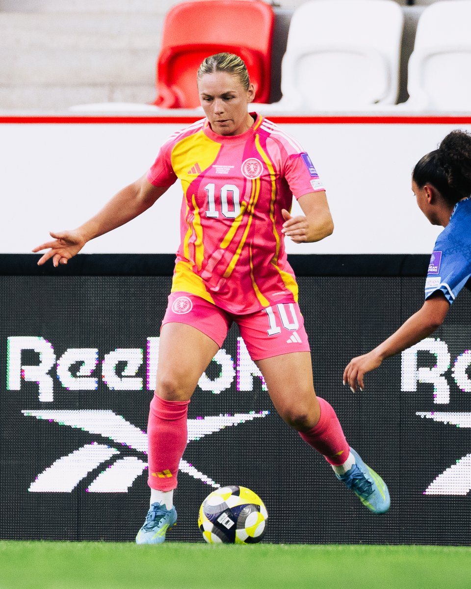 AVWFCOfficial's tweet photo. Kirsty Hanson played the full 90 for Scotland on Tuesday night as they defeated Israel 5-1 🏴󠁧󠁢󠁳󠁣󠁴󠁿

The win sees Scotland top their #FIFAWWC 2027 qualifying group 🫡 https://t.co/b0xAR4pFdI