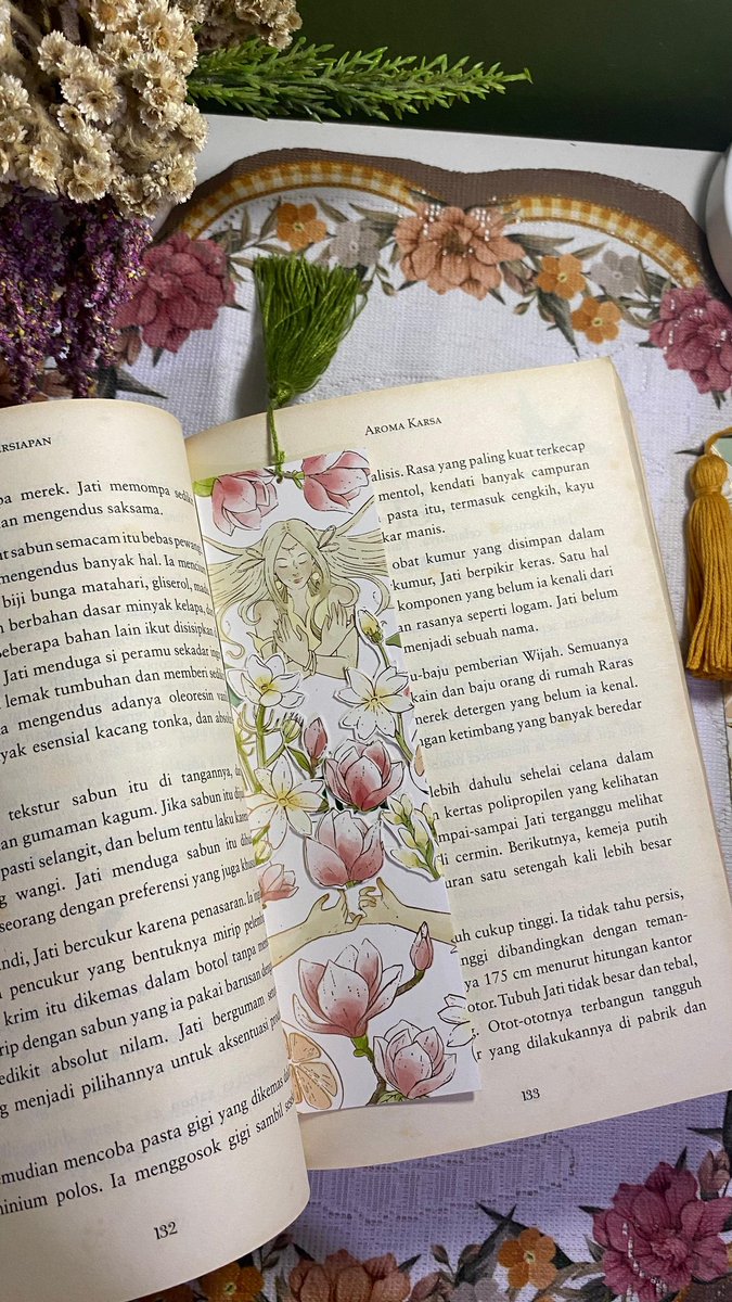 _Senandika_'s tweet photo. bikin bookmark dari kemasan body mist Elea yang suangattt cantiiik 🌱 https://t.co/0TDqVwaEGP