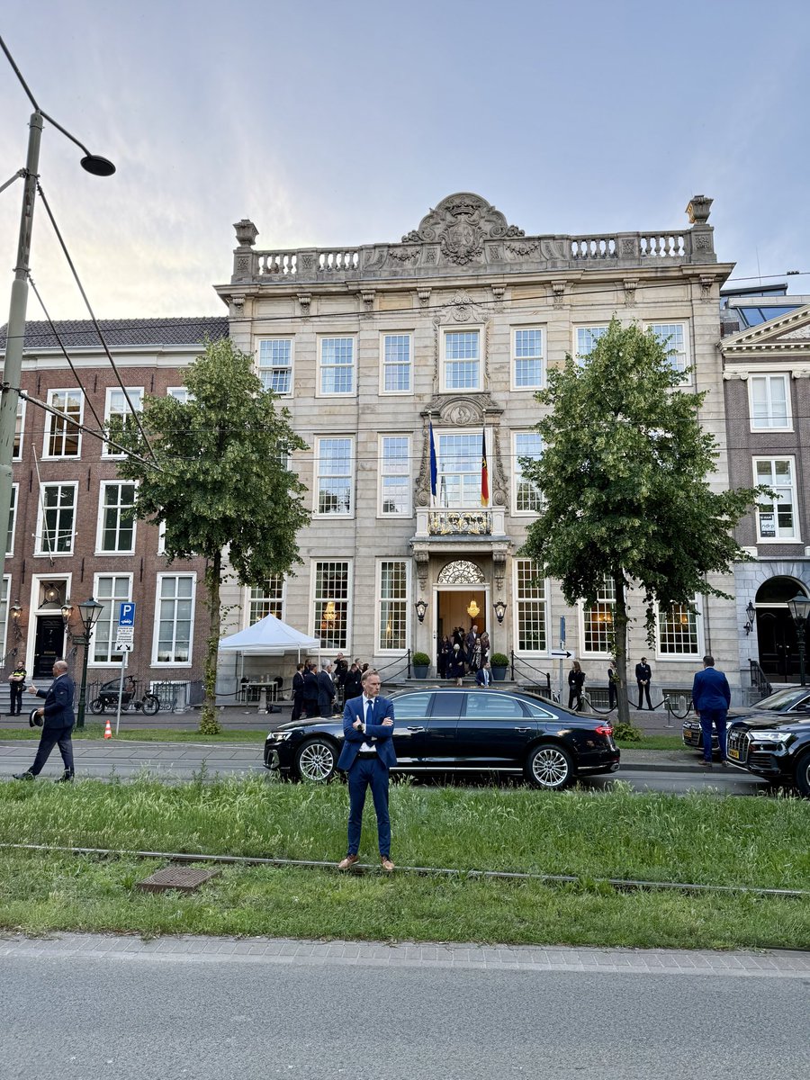 gertjandw's tweet photo. 2026-06-10 King Willem-Alexander and Queen Máxima together with the President of Germany and his wife Elke Büdenbender at the building of the German ambassador in The Hague. #royalphoto #queenmaxima #thehague #dutchroyals https://t.co/M7TCp3E0E6