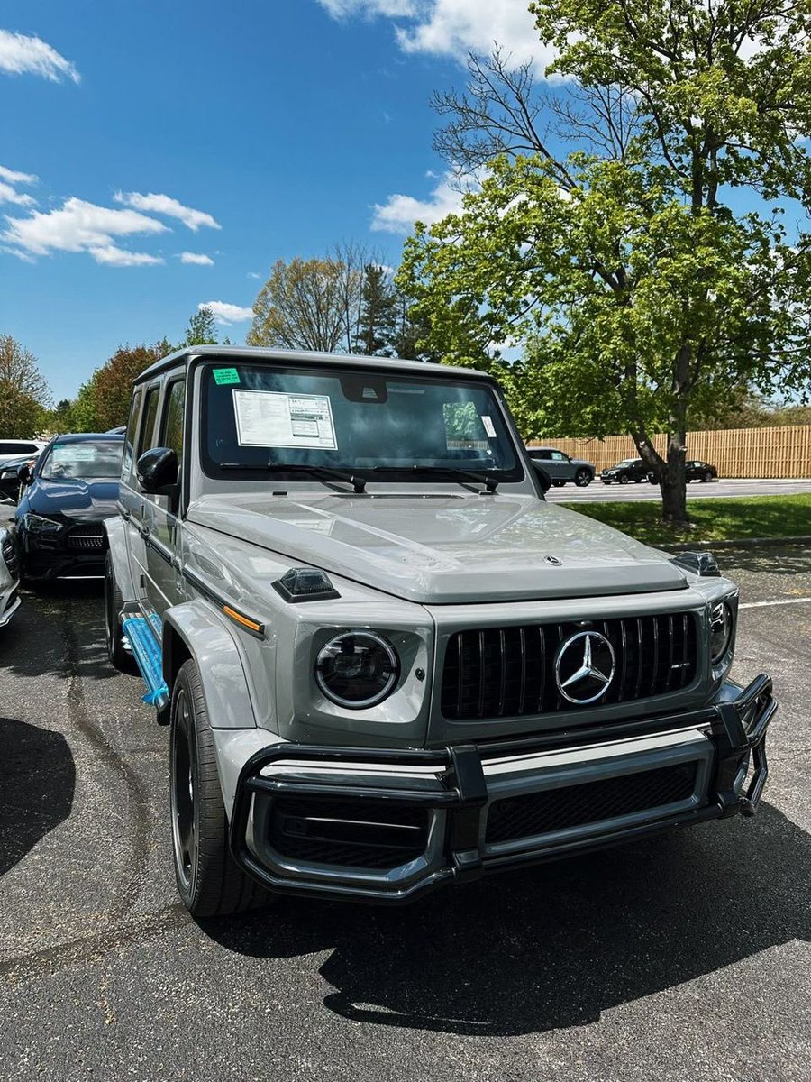 jhumphries88's tweet photo. Hell yeah !! Congratulations to me a  G-wagon 🔥, what a great Thursday I know where I’ll be this weekend thank you @ladyandchart for coaching me through all my investment journey Preciate ya! Y’all go hit her up she’s the best analyst there is https://t.co/aiPGG6kMz1
