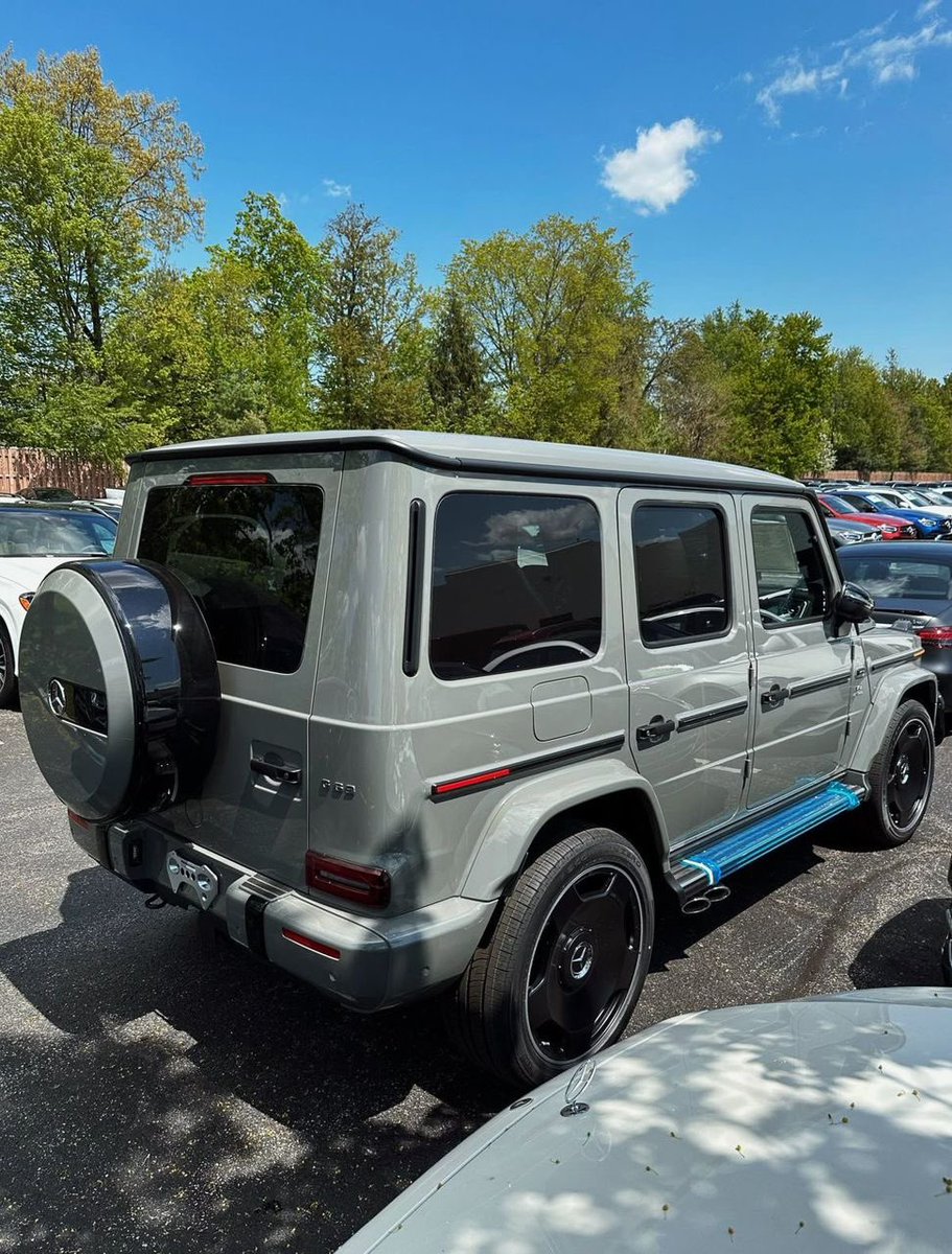 jhumphries88's tweet photo. Hell yeah !! Congratulations to me a  G-wagon 🔥, what a great Thursday I know where I’ll be this weekend thank you @ladyandchart for coaching me through all my investment journey Preciate ya! Y’all go hit her up she’s the best analyst there is https://t.co/aiPGG6kMz1