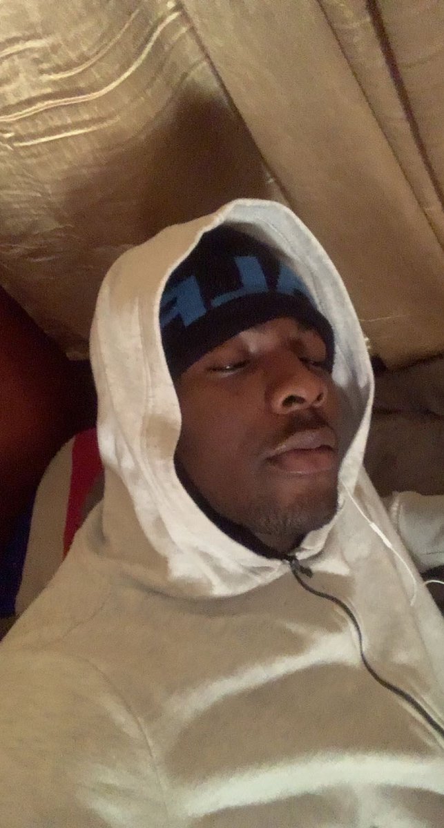 King___Elvis's tweet photo. LAZY😔 https://t.co/P6zhp3VLwH
