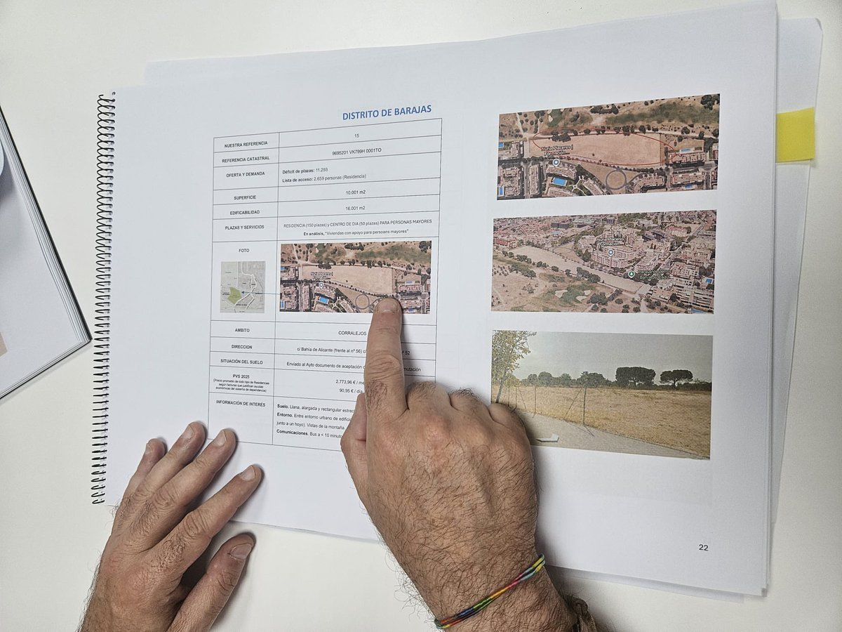 adavimu's tweet photo. Reunidos con el concejal de distrito Barajas @JuanPenaOchoa 

Revisando los avances del Plan 40-40 en Barajas donde se construirá una residencia y un centro de día.

Atención centrada en la persona y en sus necesidades, pensando en el Madrid de 2040.

#ModeloMadrid #AtencionSocial