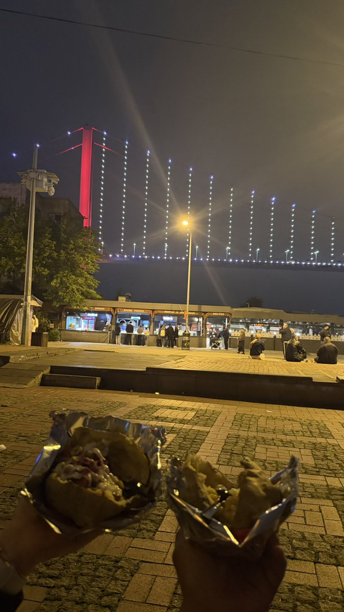 sevcannyy's tweet photo. “tıpkı cennetteki bir ağacın meyvesinden yemek yasak olduğu gibi bu odaya girmek de yasaktır ama işte tam da bu yüzden girilecektir” https://t.co/Nvt8rNua91
