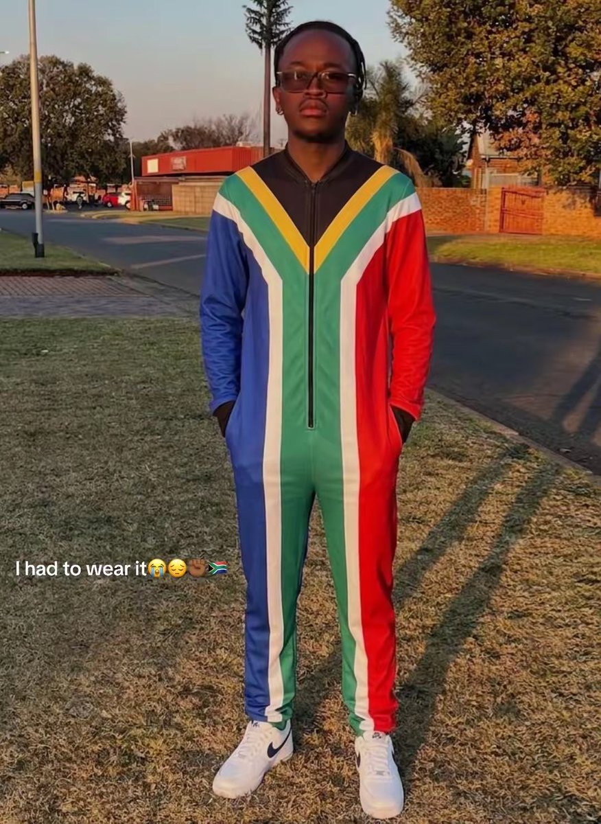 unknown_djz_sa's tweet photo. What i asked her to buy me 😔vs what she got for me🇿🇦✊🏾

#bafanabafana #fifaworldcup #worldcup #SomosMéxico  #justrsa #southafrica https://t.co/oOyAh0VdPK