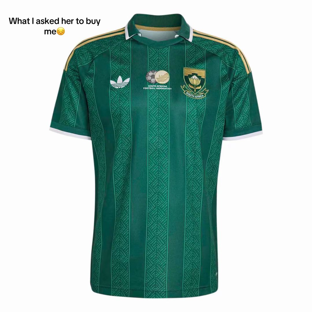 unknown_djz_sa's tweet photo. What i asked her to buy me 😔vs what she got for me🇿🇦✊🏾

#bafanabafana #fifaworldcup #worldcup #SomosMéxico  #justrsa #southafrica https://t.co/oOyAh0VdPK
