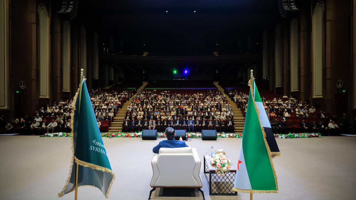 AsaadHShaibani's tweet photo. أتوجه بأسمى التهاني إلى الجالية الكريمة المقيمة في تركيا، بمناسبة افتتاح القنصلية العامة في غازي عنتاب، في خطوة تهدف إلى تسهيل شؤون مواطنينا وتقديم أفضل الخدمات لهم.

لقد كان لقاؤنا بأبناء الجالية السورية ملهمًا وبنّاءً، حيث تبادلنا الرؤى والأفكار حول مستقبل وطننا ودورهم الحيوي في مسيرة البناء والإعمار.

كما أعبر عن بالغ الشكر والتقدير للحكومة التركية على ما قدمته من تسهيلات أسهمت في إنجاح هذا الإنجاز والذي نعتبره جسراً جديداً لتعزيز روابط الأخوة والتعاون بين شعبينا.