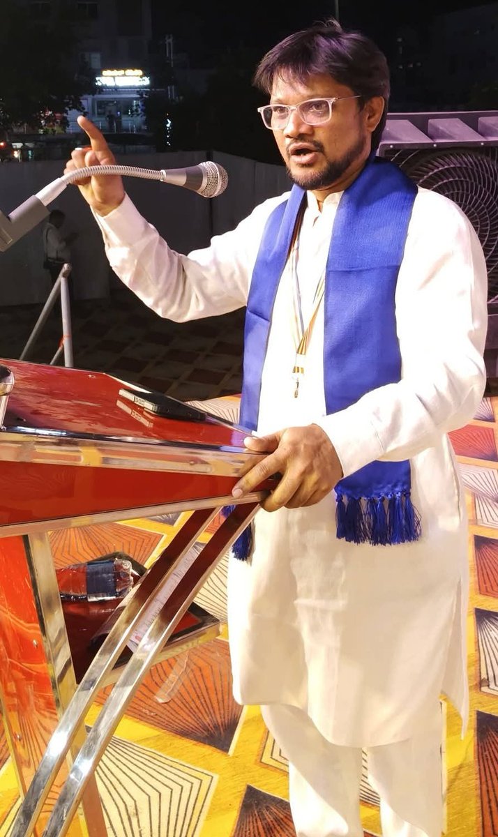 afsarkodlipet's tweet photo. ಸೋಶಿಯಲ್ ಡೆಮಾಕ್ರಟಿಕ್ ಟ್ರೇಡ್ ಯೂನಿಯನ್ ಆಫ್ ಇಂಡಿಯಾ (SDTUI) ರಾಷ್ಟ್ರೀಯ ಸಮಿತಿ ಸದಸ್ಯರಾಗಿ ಆಯ್ಕೆಯಾದ ಆತ್ಮೀಯರಾದ ಅಬ್ದುಲ್ ರಹೀಮ್ ಪಟೇಲ್ (ಗುಲ್ಬರ್ಗ) @AbdulRaheemPat6 ರವರಿಗೆ ಹೃತ್ಪೂರ್ವಕ ಅಭಿನಂದನೆಗಳು.

ನಿಮ್ಮ ಈ ಆಯ್ಕೆ ನಿಮ್ಮ ಸಂಘಟನೆಗೆ ನೀಡಿದ ನಿರಂತರ ಸೇವೆ, ಬದ್ಧತೆ ಮತ್ತು ಕಾರ್ಮಿಕರ ಹಕ್ಕುಗಳಿಗಾಗಿ ನಡೆಸಿದ ಹೋರಾಟಗಳಿಗೆ ದೊರೆತ ಮಾನ್ಯತೆಯಾಗಿದೆ. ನಿಮ್ಮ ಮೇಲೆ ವಹಿಸಲಾದ ಈ ಮಹತ್ವದ ಜವಾಬ್ದಾರಿಯನ್ನು ಯಶಸ್ವಿಯಾಗಿ ನಿಭಾಯಿಸಿ, ದೇಶದ ಕಾರ್ಮಿಕ ವರ್ಗದ ಹಿತಾಸಕ್ತಿಗಳನ್ನು ಕಾಪಾಡುವಲ್ಲಿ ನೀವು ಇನ್ನಷ್ಟು ಶಕ್ತಿಯಾಗಿ ಮುಂದುವರಿಯುವಿರಿ ಎಂಬ ವಿಶ್ವಾಸವಿದೆ.

ಕರ್ನಾಟಕ ಹಾಗೂ ದೇಶದಲ್ಲಿ ಕಾರ್ಮಿಕರ ಹಕ್ಕುಗಳು ಮತ್ತು ಸಾಮಾಜಿಕ ನ್ಯಾಯಕ್ಕಾಗಿ ನಿಮ್ಮ ನಾಯಕತ್ವದಲ್ಲಿ ಇನ್ನಷ್ಟು ಬಲಿಷ್ಠ ಹೋರಾಟಗಳು ನಡೆಯಲಿ ಎಂದು ಹಾರೈಸುತ್ತೇನೆ. ಸೃಷ್ಟಿಕರ್ತನು ನಿಮಗೆ ಇನ್ನಷ್ಟು ಶಕ್ತಿ, ಜ್ಞಾನ ಮತ್ತು ಧೈರ್ಯವನ್ನು ನೀಡಿ ನಿಮ್ಮ ಸೇವೆಯನ್ನು ಇನ್ನಷ್ಟು ಪರಿಣಾಮಕಾರಿಯಾಗಿ ಮಾಡಲಿ 🤲

ಮತ್ತೊಮ್ಮೆ ಹೃತ್ಪೂರ್ವಕ ಅಭಿನಂದನೆಗಳು 🤝

 Heartfelt congratulations to Abdul Raheem Patel (Gulbarga) on being elected as a National Committee Member of the Social Democratic Trade Union of India (SDTUI).

This selection is a recognition of your continuous service, dedication, and tireless efforts for the rights of workers within the organization. I am confident that you will successfully fulfill this important responsibility entrusted to you and continue to work with greater strength in safeguarding the interests of the working class.

I hope that under your leadership, stronger movements for workers’ rights and social justice will emerge in Karnataka and across the nation. May the Creator grant you greater strength, wisdom, and courage to make your service even more effective 

Once again, heartfelt congratulations 

#SDTUI #WorkersRights #Leadership #Solidarity