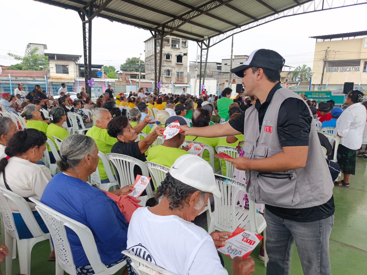ecu911sambo's tweet photo. 👥📢 El equipo de Vinculación con la Comunidad de la Coordinación Zonal 5-8 del #ECU911 participó en una feria ciudadana organizada por el @DHumanoEc, desarrollada en la ciudadela Ferroviaria 2, en el cantón #Durán.

📞 Durante la actividad, los asistentes conocieron el modelo de gestión del #ECU911 y recibieron recomendaciones sobre cómo reportar correctamente una emergencia, proporcionando información clara y precisa que permita una atención más eficiente.

🤝 Este espacio permitió acercar los servicios institucionales a la comunidad y fortalecer la cultura de prevención y el uso responsable de la #LíneaÚnicaParaEmergencias.