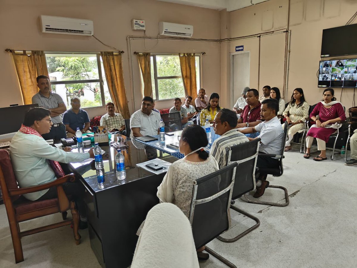 dhs_chirang's tweet photo. Hon’ble EM (Health), BTC Sjt. Derhasaat Basumatary visited JSB Civil Hospital, Kajalgaon &amp; Bjni SDCH, Bijni to review healthcare services.
Focused discussions on manpower gaps, electricity issues, and strengthening hospital facilities. #Healthcare #PublicHealth #HealthForAll https://t.co/MXOTxV4rqf