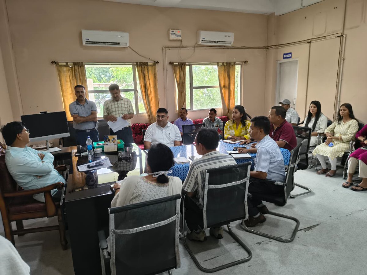dhs_chirang's tweet photo. Hon’ble EM (Health), BTC Sjt. Derhasaat Basumatary visited JSB Civil Hospital, Kajalgaon &amp; Bjni SDCH, Bijni to review healthcare services.
Focused discussions on manpower gaps, electricity issues, and strengthening hospital facilities. #Healthcare #PublicHealth #HealthForAll https://t.co/MXOTxV4rqf