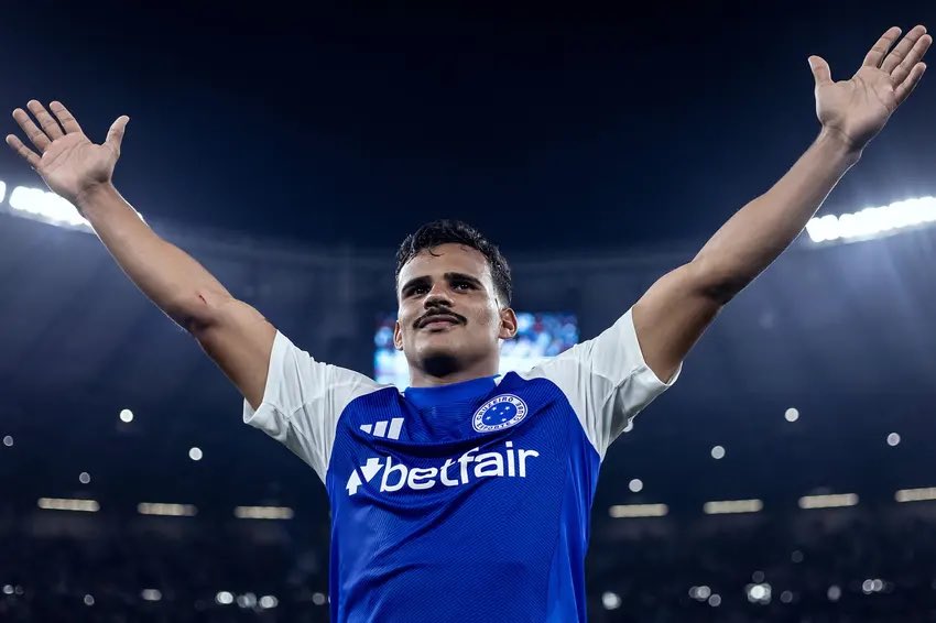 cruweiro's tweet photo. uma vida dedicada ao Cruzeiro… Obrigada 😔💙 https://t.co/uzJSJA7nDw