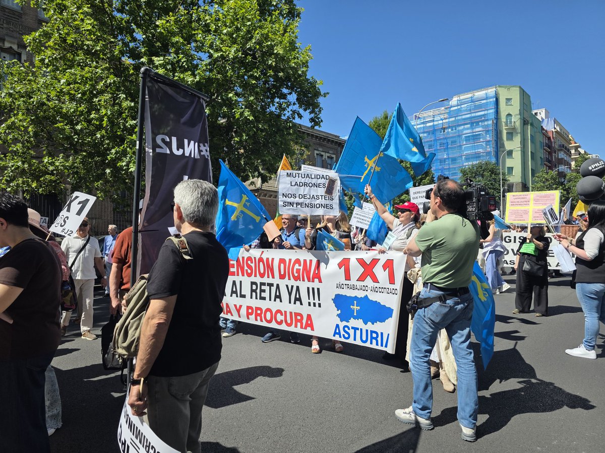 VicenteCar41895's tweet photo. @MovimientoJ2 Gracias por vuestra tenacidad, por no decaer, por alentarnos cuando flaqueabamos.  Asturias os hace la ola https://t.co/o6dKToREng