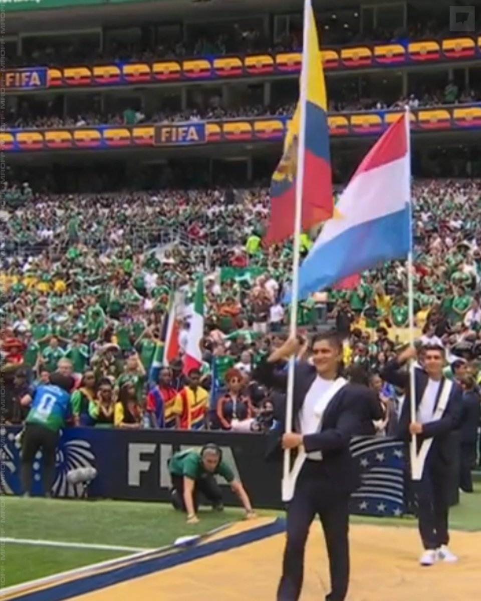 MrOFFSIDER's tweet photo. 🇪🇨 ECUADOR CARAJO!
🇪🇨 NUESTRA BANDERA EN EL AZTECA! https://t.co/aO7wJ76BT6