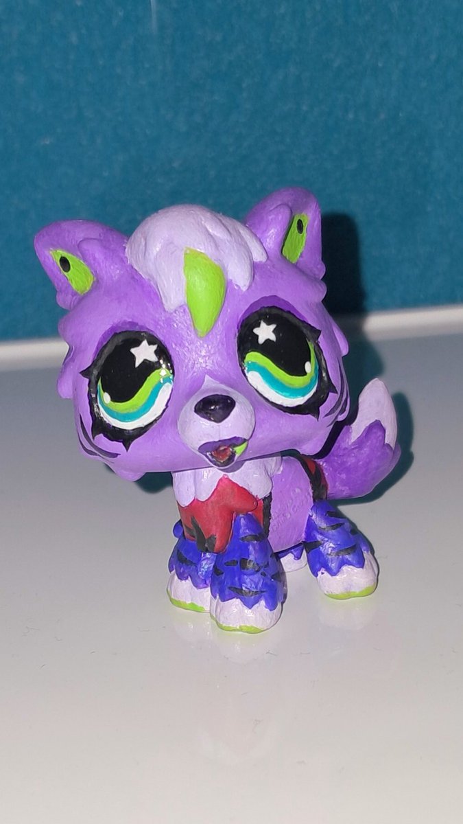 berriebombz's tweet photo. Roxanne Wolf LPS custom based on the drawing I made of her back in 2023!!! https://t.co/Pe6PqsKk3B