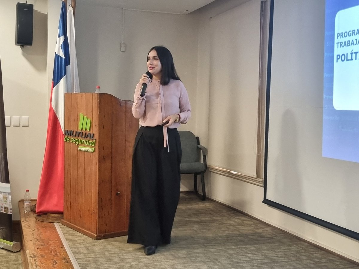 Senda_Tarapaca's tweet photo. Hoy participamos en el Seminario sobre Prevención del Consumo de Alcohol y Otras Drogas en Contextos Laborales, que organizó la Mutual de Seguridad. 

La instancia reunió a empresas de distintos rubros de la región para  promover entornos laborales más seguros. https://t.co/VhrpIq6vwG