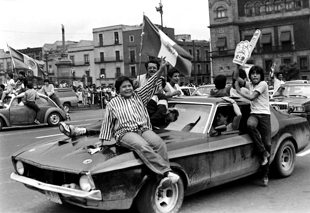 PFifiona's tweet photo. En la inauguración del Mundial de México 1986 el ambiente en las calles era de libertad, júbilo, fiesta y alegría.

No se respiraba el ambiente de muerte, dolor, represión y desesperanza como ocurre actualmente... ¡La 4T va! https://t.co/PaoOus5ty3