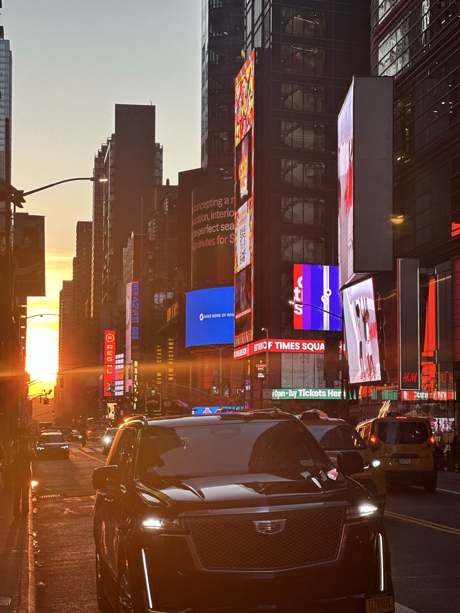 AHAsfar's tweet photo. New York is fascinating. I am falling in love ❤️ #NYC https://t.co/t9jsLHChxs