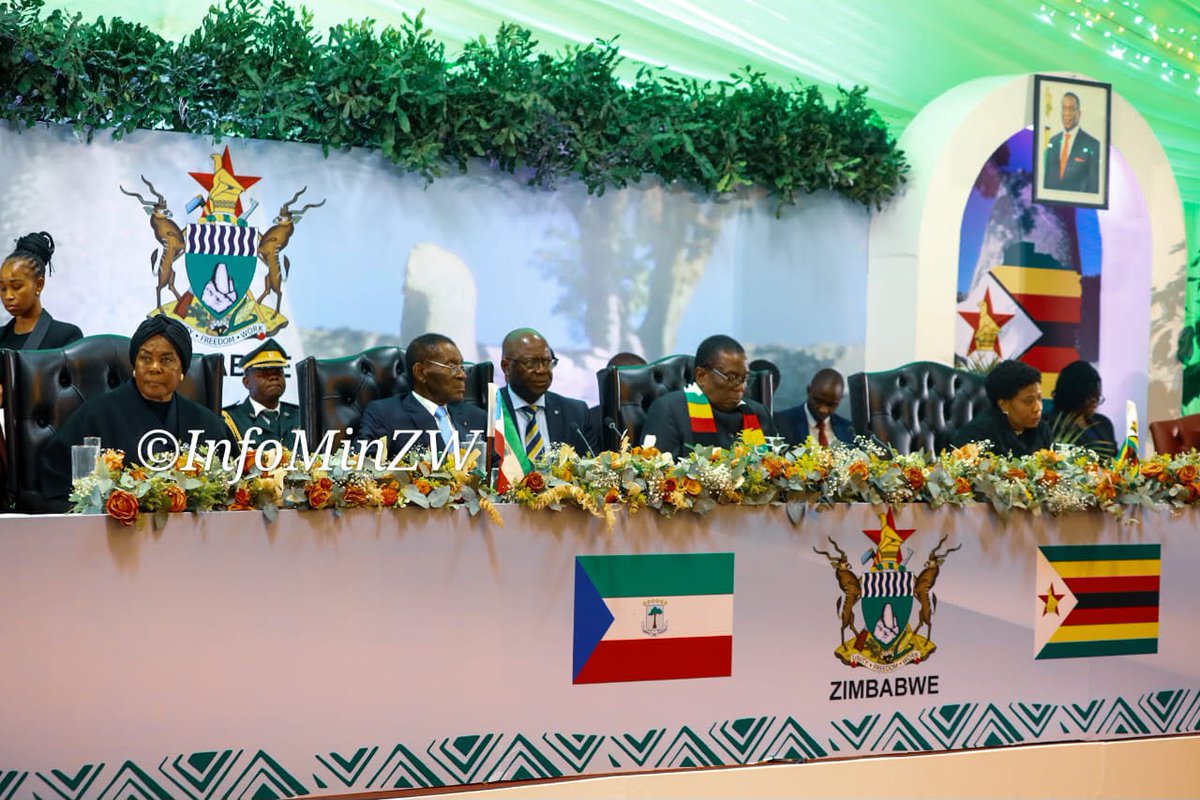 EDevelopZim's tweet photo. Their Excellencies President Emmerson Mnangagwa and President Teodoro Obiang Nguema Mbasogo together with First Ladies Dr Auxilla Mnangagwa and Mrs Constancia Mangue Obiang have arrived at Statehouse for the state Banquet.
#Engagement
#Zimbabwe
#EquatorialGuinea https://t.co/vivpkwGnl5
