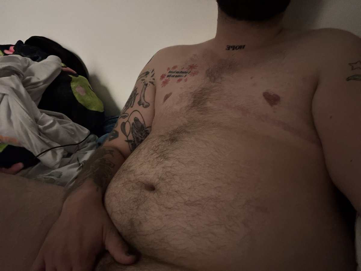 mickeyy__louis's tweet photo. when gays say “you cant be fat and gay the community is so rude” clearly havent been on bear/cub twitter cause i fucking love people freaking out over my belly https://t.co/xXJklOoDEQ