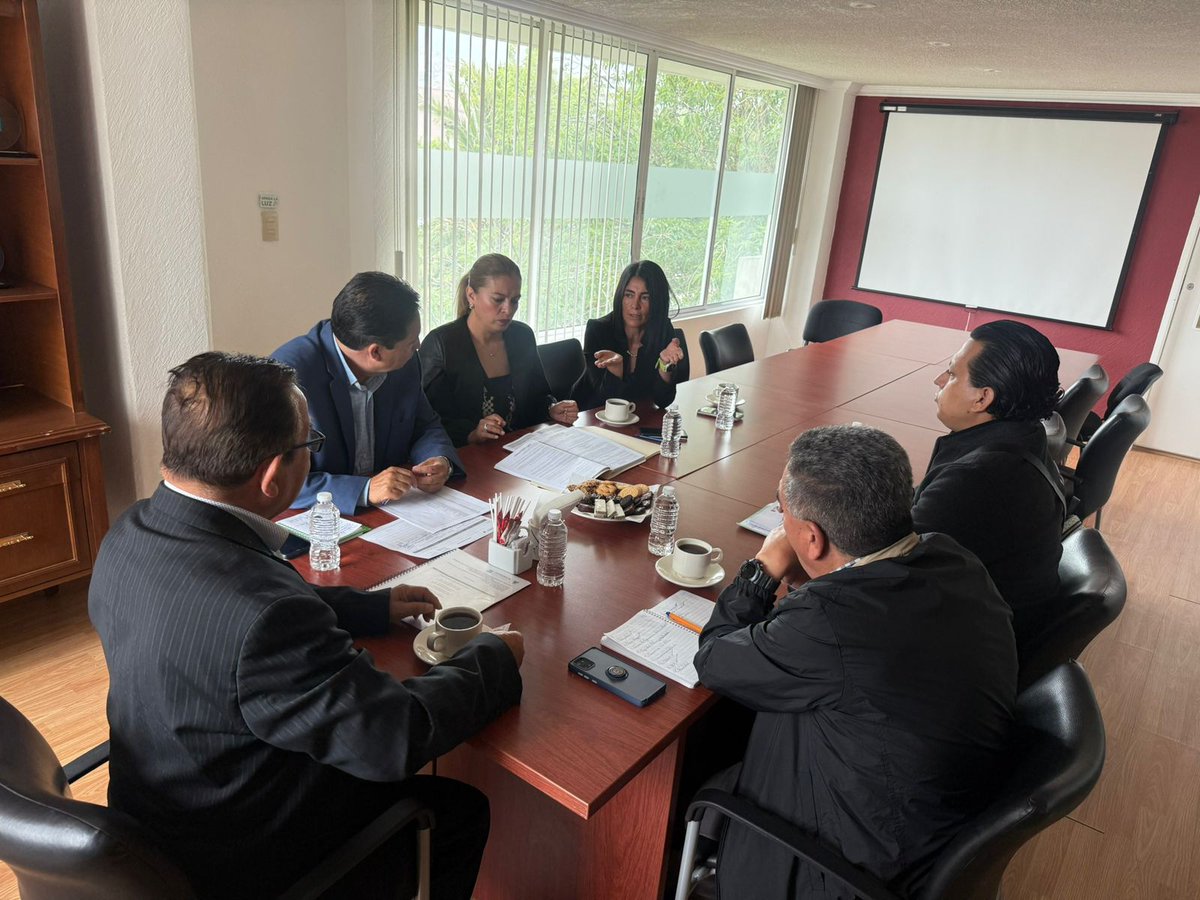 Indemun's tweet photo. Personal directivo del INDEMUN sostuvo reuniones de trabajo con autoridades de Tulancingo de Bravo, Santiago de Anaya y Acaxochitlán para fortalecer la actualización de la reglamentación municipal y contribuir al cumplimiento de la GDM 2026. https://t.co/YGNLrb2y8C
