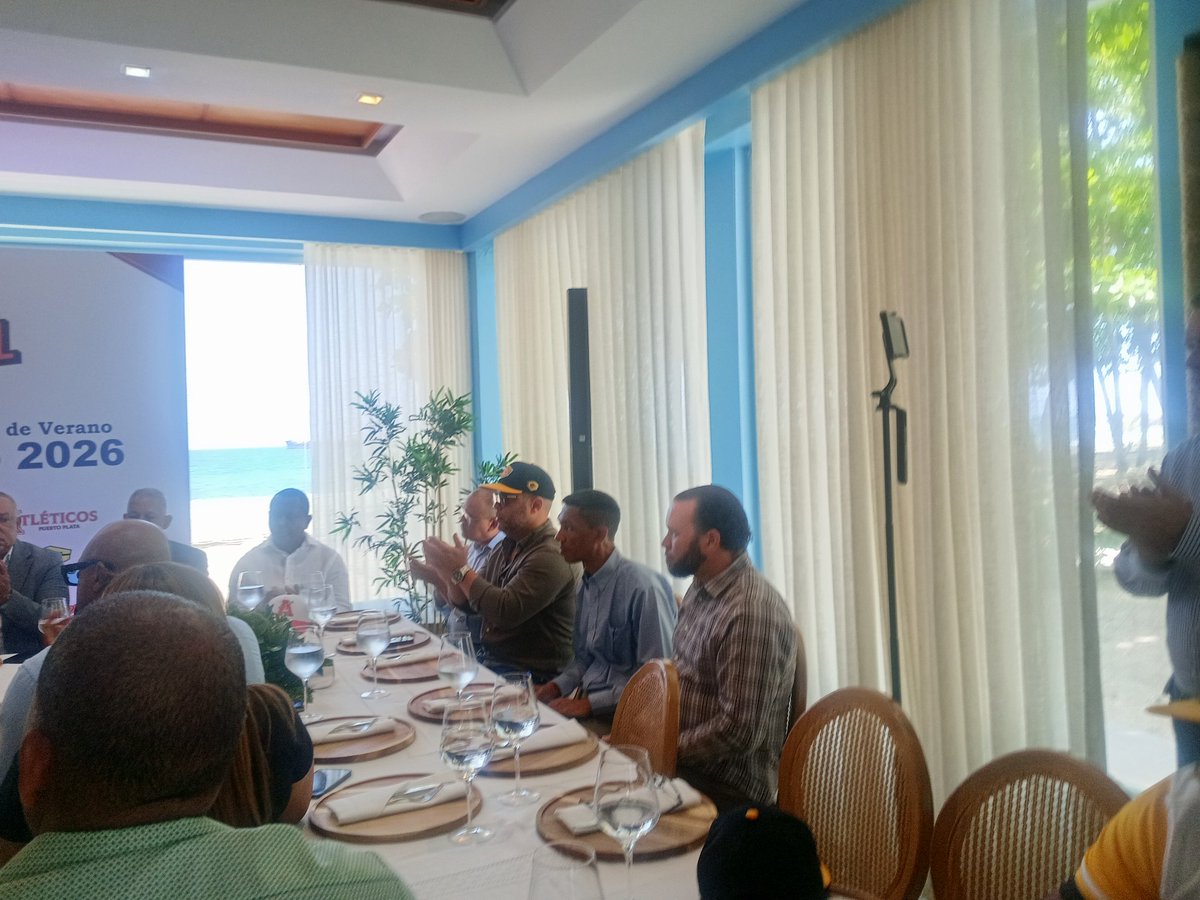JesusPrimitivo2's tweet photo. señores .Hoy Rueda prensa Liga Nacional De Verano de Beisbol presentes Lic.Andres Bautista García Ministro Administrativo de la presidencia y ministro De Deportes .inG Kelvin cruz Lic Juan Núñez presidentes federación Dominicana de Beisbol. y los Gerentes de los 8 Equipos .otros https://t.co/T0OYXp3hqN