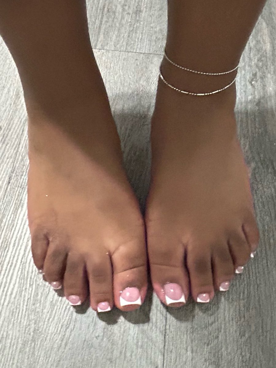PrettyToesTX's tweet photo. French tips 🤍👣 #PrettyToes #FrenchTipToes  #Pedicure https://t.co/lUyy8CazgL