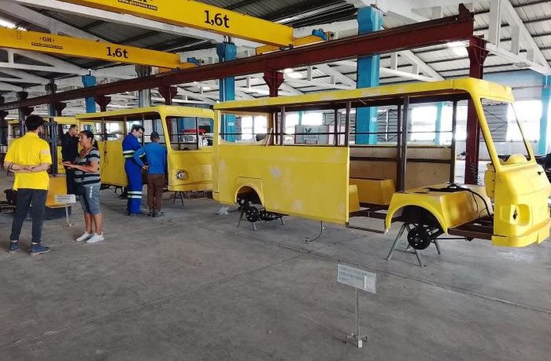 ssp_enmarcha's tweet photo. 🚌¡Buenas noticias para #SanctiSpíritusEnMarcha! ☀️

Se fabricará un nuevo lote de 50 ecomóviles en la Empresa Militar-Industrial Francisco Aguiar Rodríguez, para continuar aliviando la transportación de pasajeros en medio de este momento tan difícil que atraviesa el país. https://t.co/4vFEwqBOWm