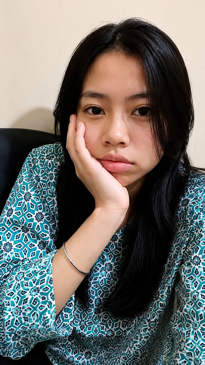 luvleyttah's tweet photo. istitah dwi aulia abis sekolah dari SMKN 4 tangsel https://t.co/XtJc9Dtjl7