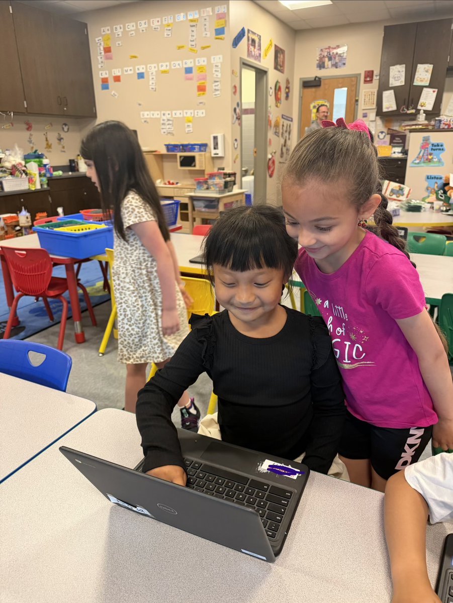 CheektowagaCSD's tweet photo. Mrs. Ozimek’s kindergarten class is hard at work creating digital memory books! Students are capturing special memories from the school year and celebrating the friendships they’ve made along the way. https://t.co/qkBWV6VW0K