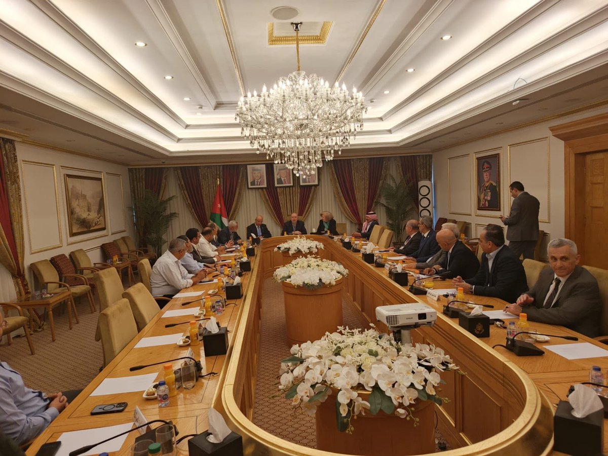 Senatejordan's tweet photo. عمّان 11 حزيران (مجلس الأعيان ) _ التقت لجنة السياحة والتراث في مجلس الأعيان، برئاسة العين ميشيل نزال، اليوم الخميس، مع عاملين في القطاع السياحي في محافظة مادبا.

التفاصيل : https://t.co/rfqSbUlRna
#مجلس_الأعيان_الأردني #عمان #الاردن https://t.co/JE8YWJ9r3A