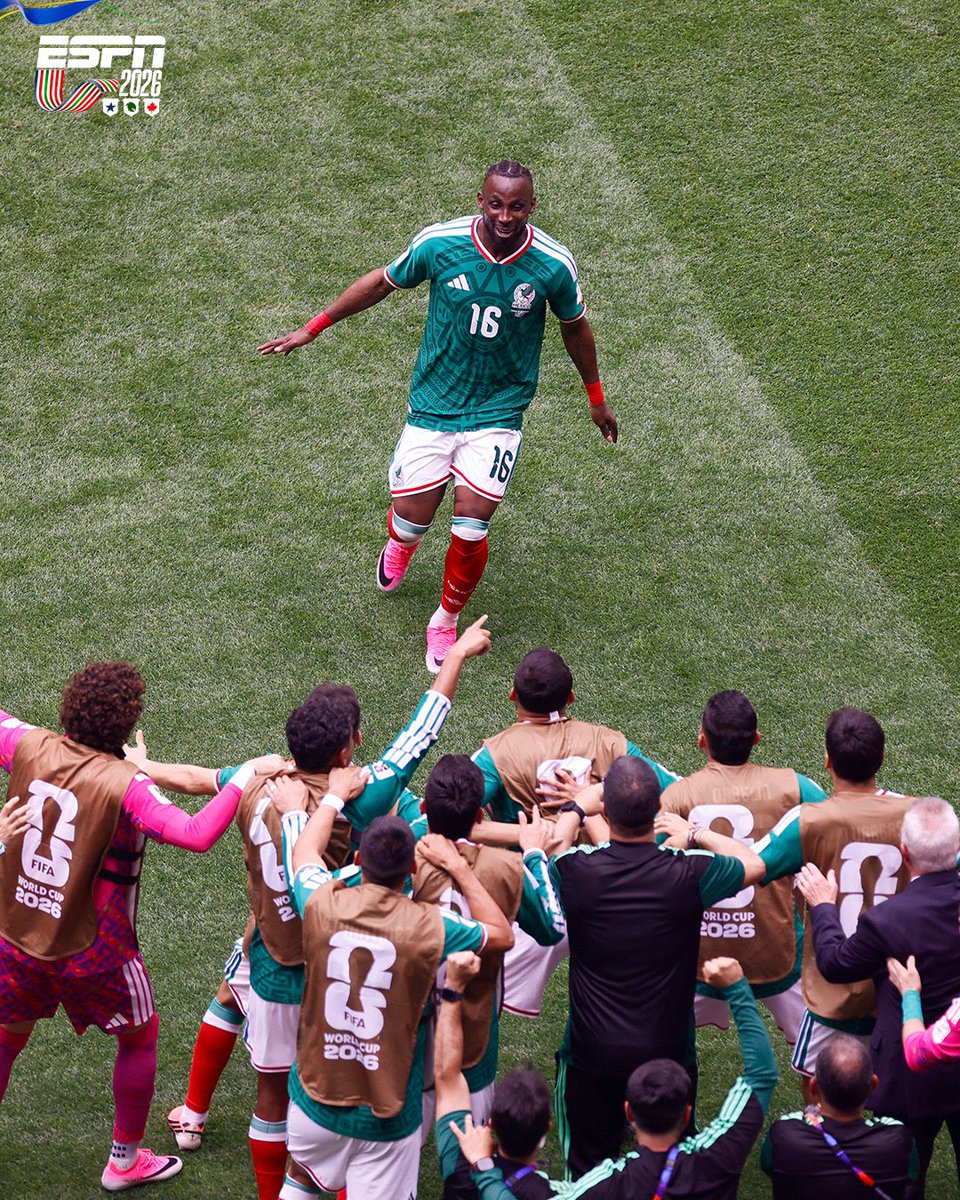 ActuFoot_'s tweet photo. La magie de la Coupe du monde 🌍. 🤩🇲🇽

📸 @ESPNmx https://t.co/VhTLImWhoK