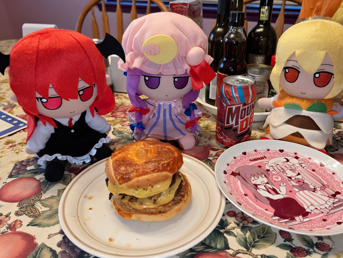 Necrosphere5's tweet photo. Koakuma and Patchouli having a burger
#東方Project #fumo #touhou #パチュリー・ノーレッジ #小悪魔 https://t.co/pwOkDuWeGM