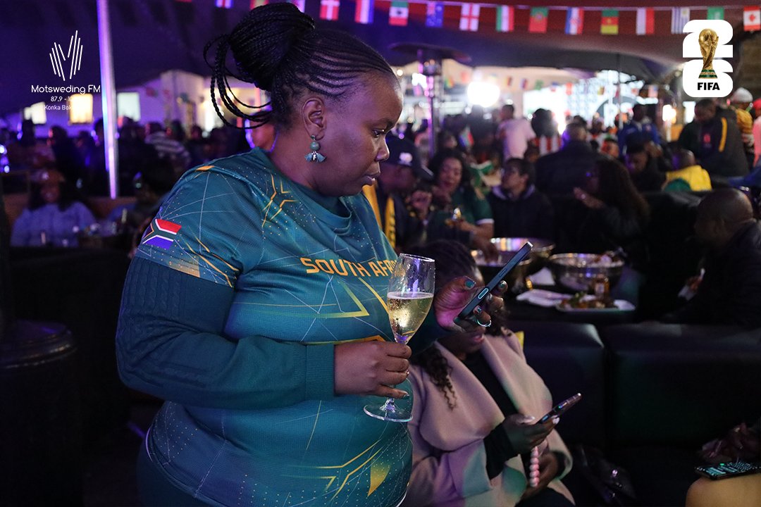 motswedingfm's tweet photo. Di tlogile! Mexico 1 🇲🇽 vs South Africa 0 🇿🇦 #MotswedingFM e santse ele Disoufeng Pub ! A re seke rafela tshepo! #BafanaBafana #FIFAWorldCup2026

#AllOfUsAllInKaofela https://t.co/BKCvwyFyuX