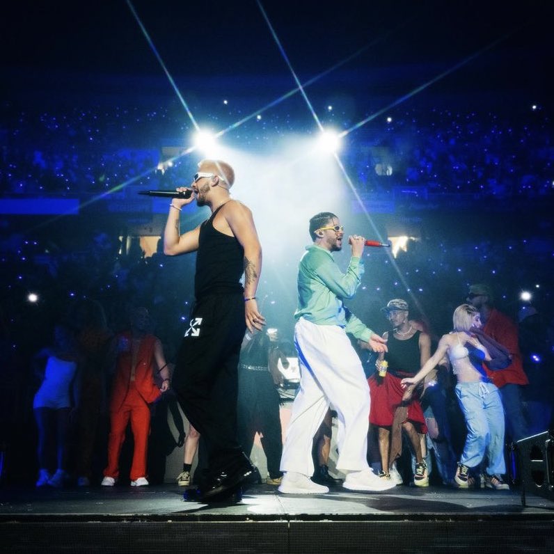 AccessBadBunny's tweet photo. 🚨 Mora was the special guest artist at Bad Bunny's eighth concert in Madrid. https://t.co/BBDFcaENwG