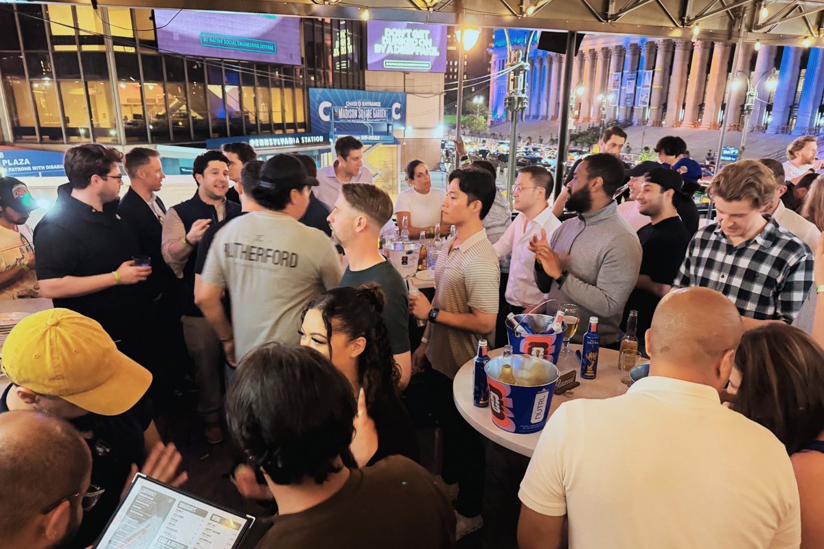 FireblocksHQ's tweet photo. We watched a legendary game from a rooftop across from the Garden with our customers. 

Down 29, the Knicks rallied to a 3-1 Finals lead. Resilience under pressure happens to be our business too. Orange and blue until the job's done. https://t.co/MoTMSxE2nq