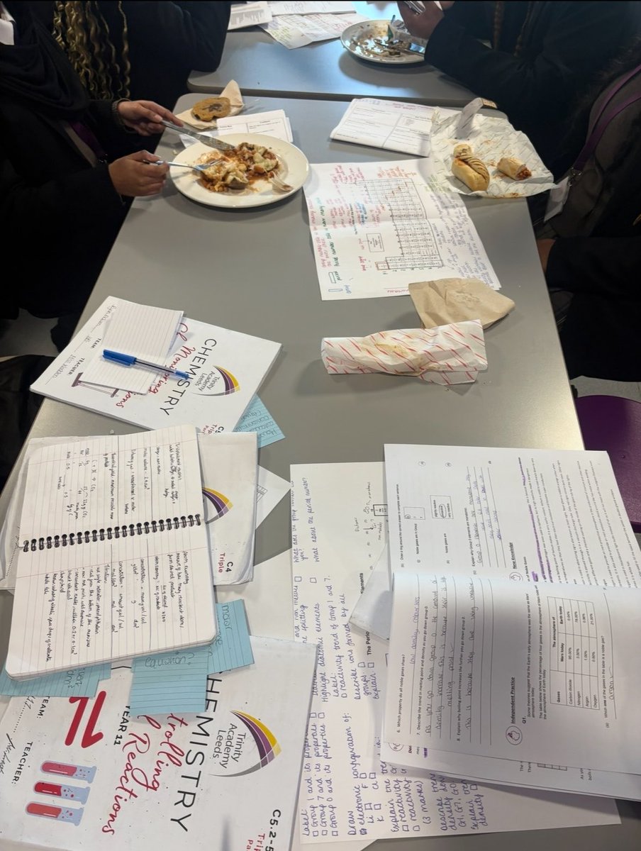 ScienceTAL's tweet photo. Making the most of every minute. 🍔📝 #GCSEs https://t.co/z4lKzKVGn9