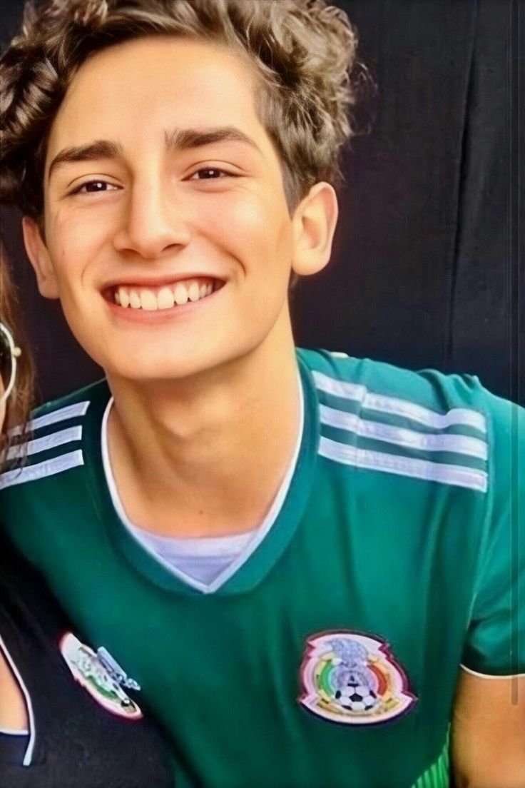 abis_pin's tweet photo. Y a qué hora meten a este precioso a que meta gol? 

#Emilio #EmilioOsorio https://t.co/yJNnFzkhzI