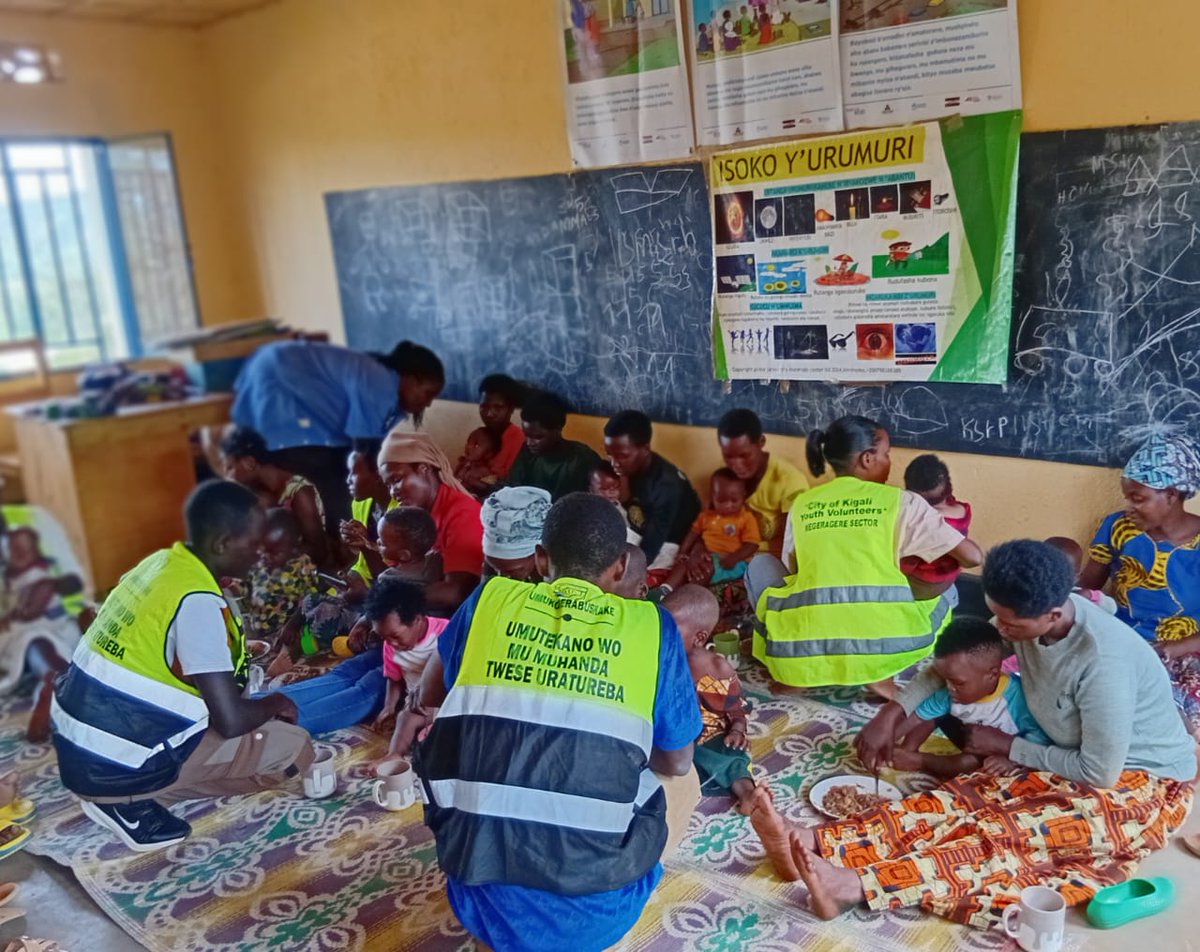 Kgl_Yvolunteers's tweet photo. 2/2 people to volunteerism. He assured them of continued collaboration and support in various activities and programs. @RwandaLocalGov @KubanaRichard  @Rwandapolice @CityofKigali @RNPSpokesperson @dusengiyumvas @JackyUrujeni @ualexia4 @SpokesCentral https://t.co/z7jn3ZMgIK